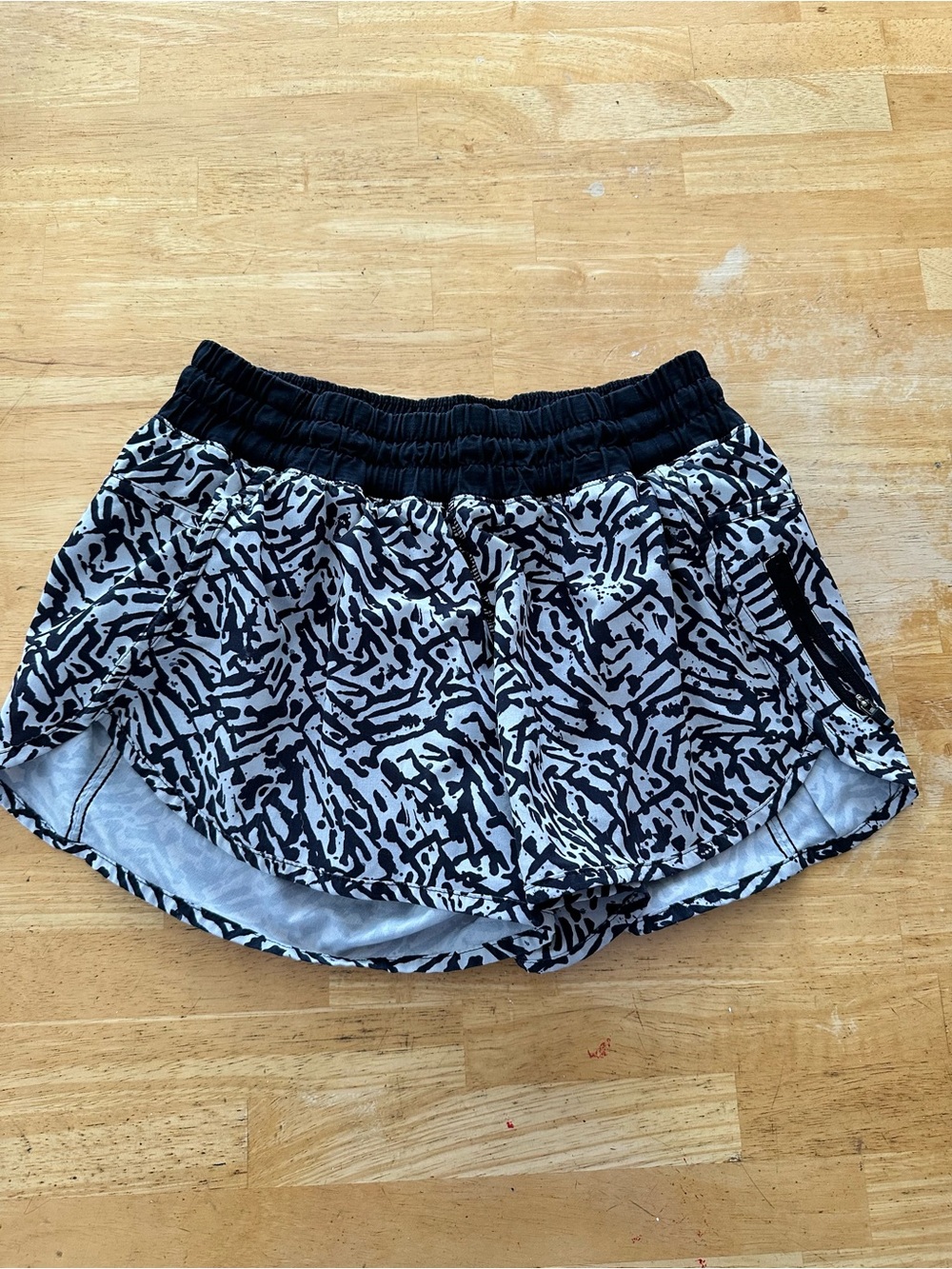 Lululemon shorts size 6